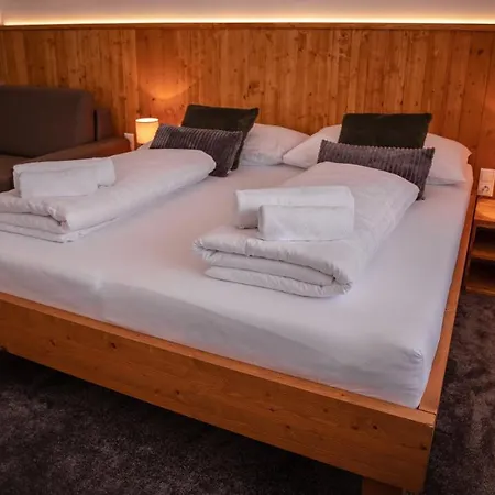 Проживание в семье Somani